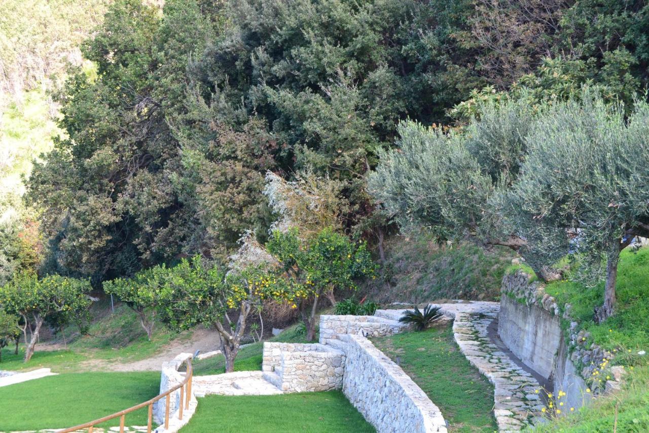 Borgo Rosso Di Sera Resort San Lucido Exterior foto